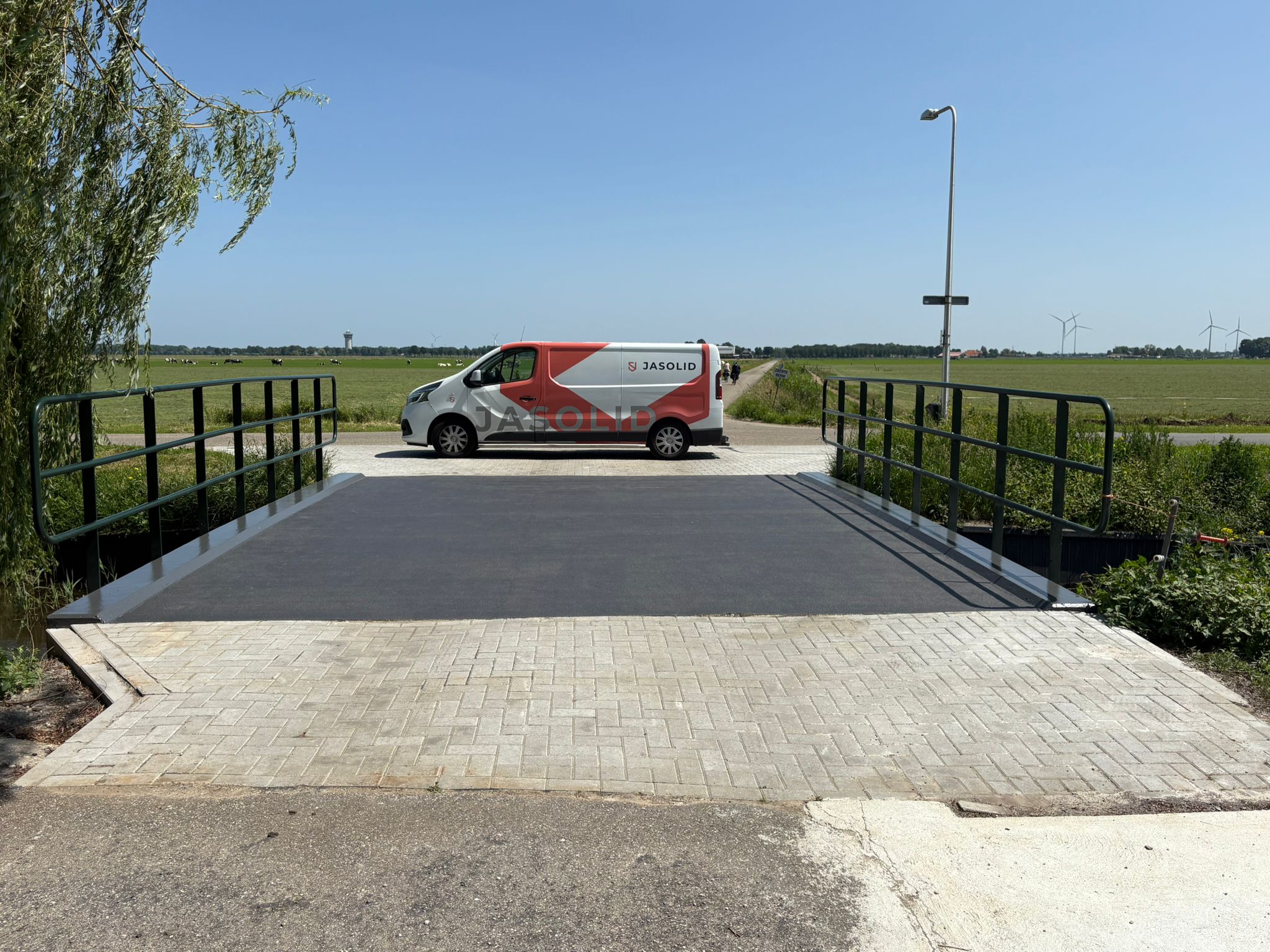Overzicht van brug in herontwikkeld natuurgebied Hasselt