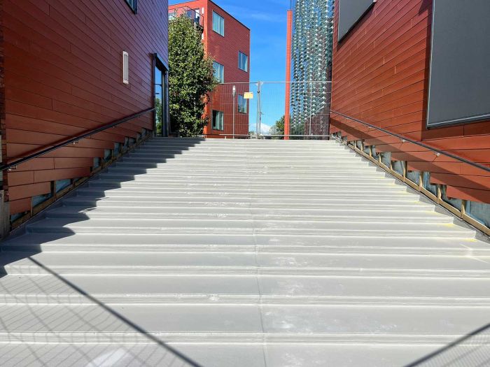 Verwijderde gevelbekleding voor afdichtingswerk