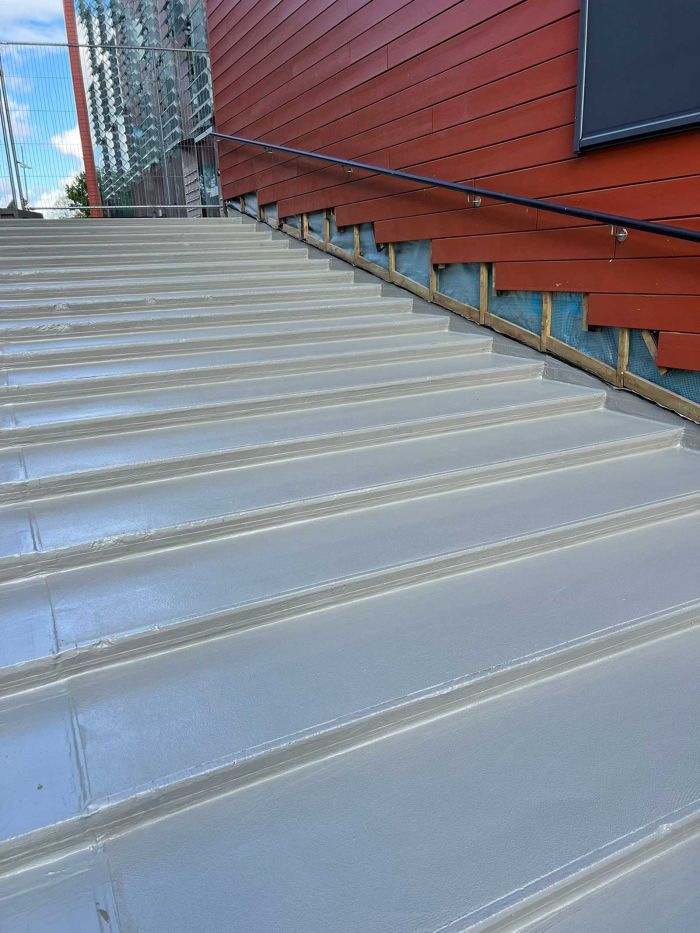 Detail van afgedichte naad tussen betonelementen